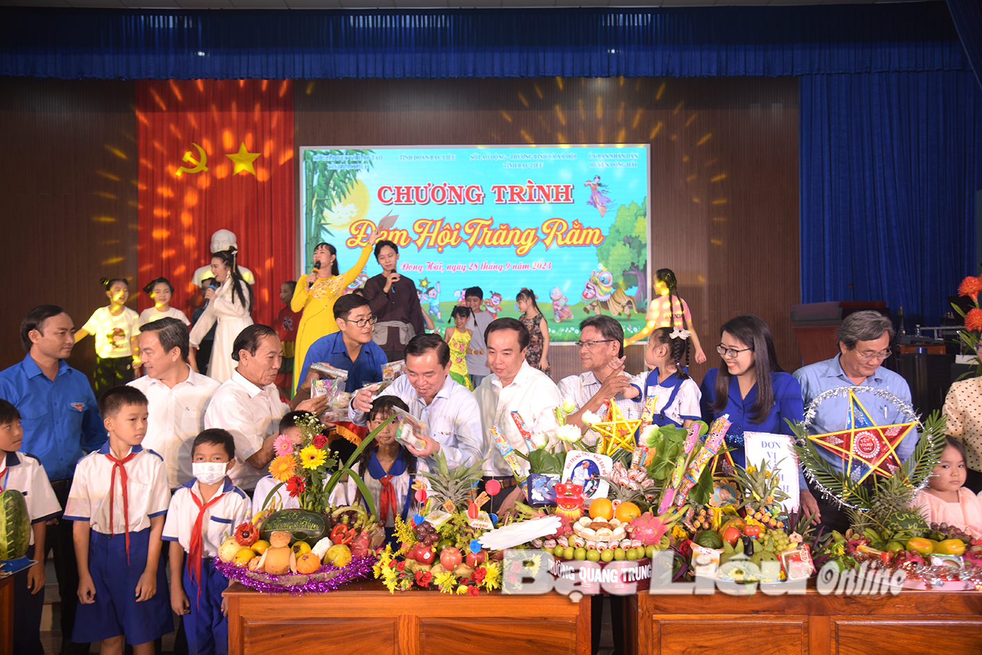 Hơn 300 trẻ em tham dự chương trình “Đêm hội trăng Rằm” tại huyện Đông Hải